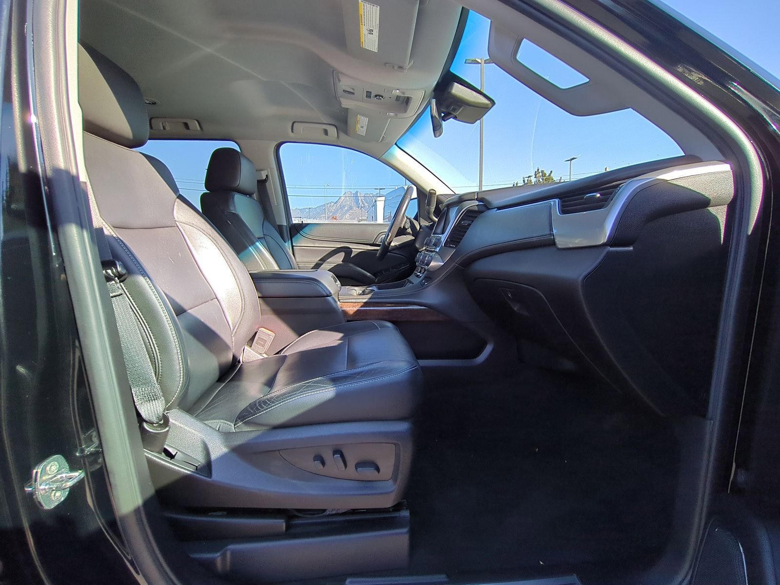 Used 2018 Chevrolet Suburban LT w/ Luxury Package image 28