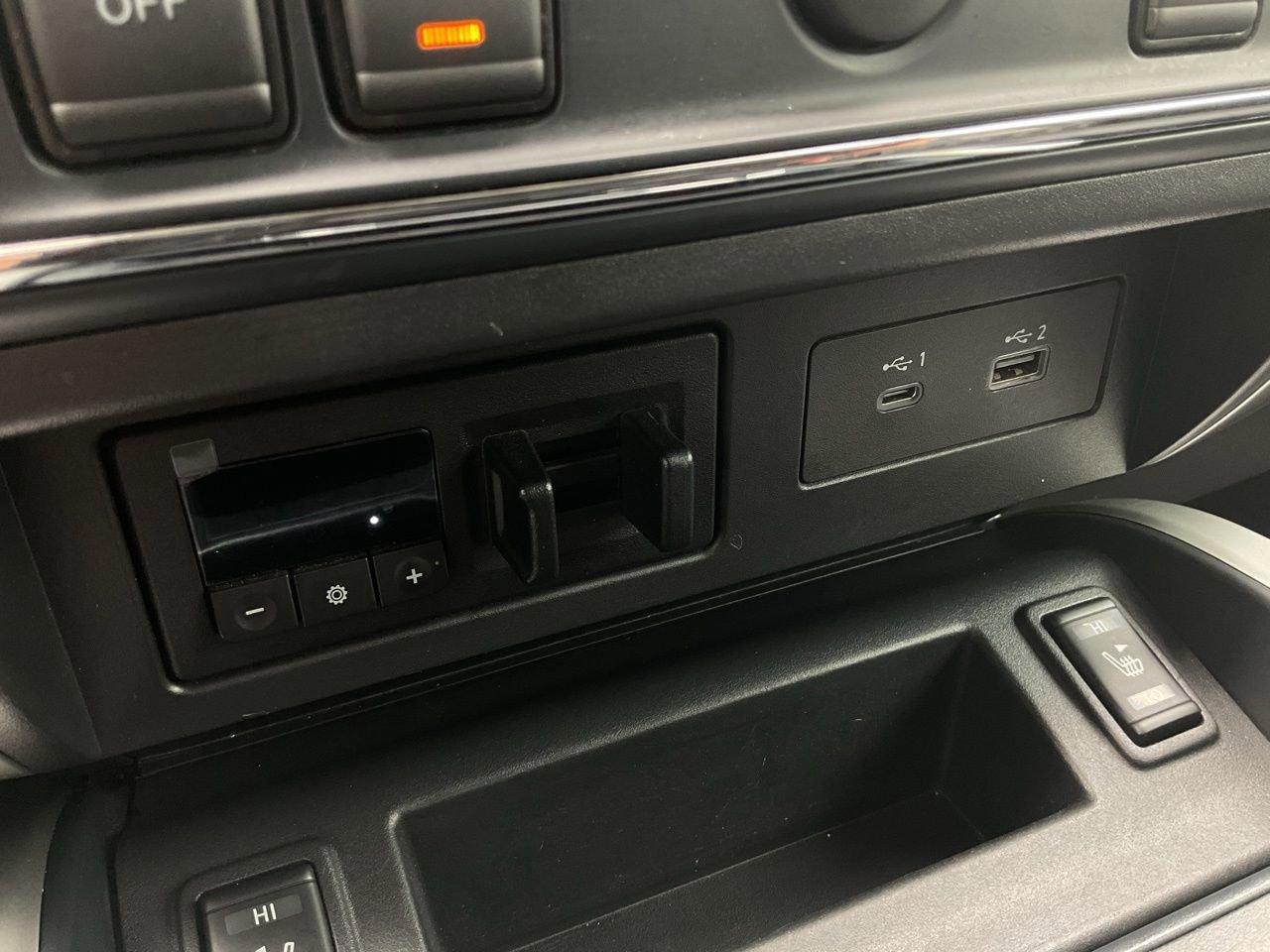 Used 2020 Nissan Titan SL w/ Moonroof Package RWD image 28
