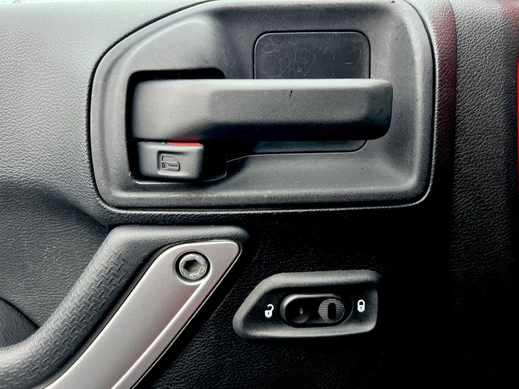 Used 2015 Jeep Wrangler Unlimited Sahara w/ Max Tow Package image 19