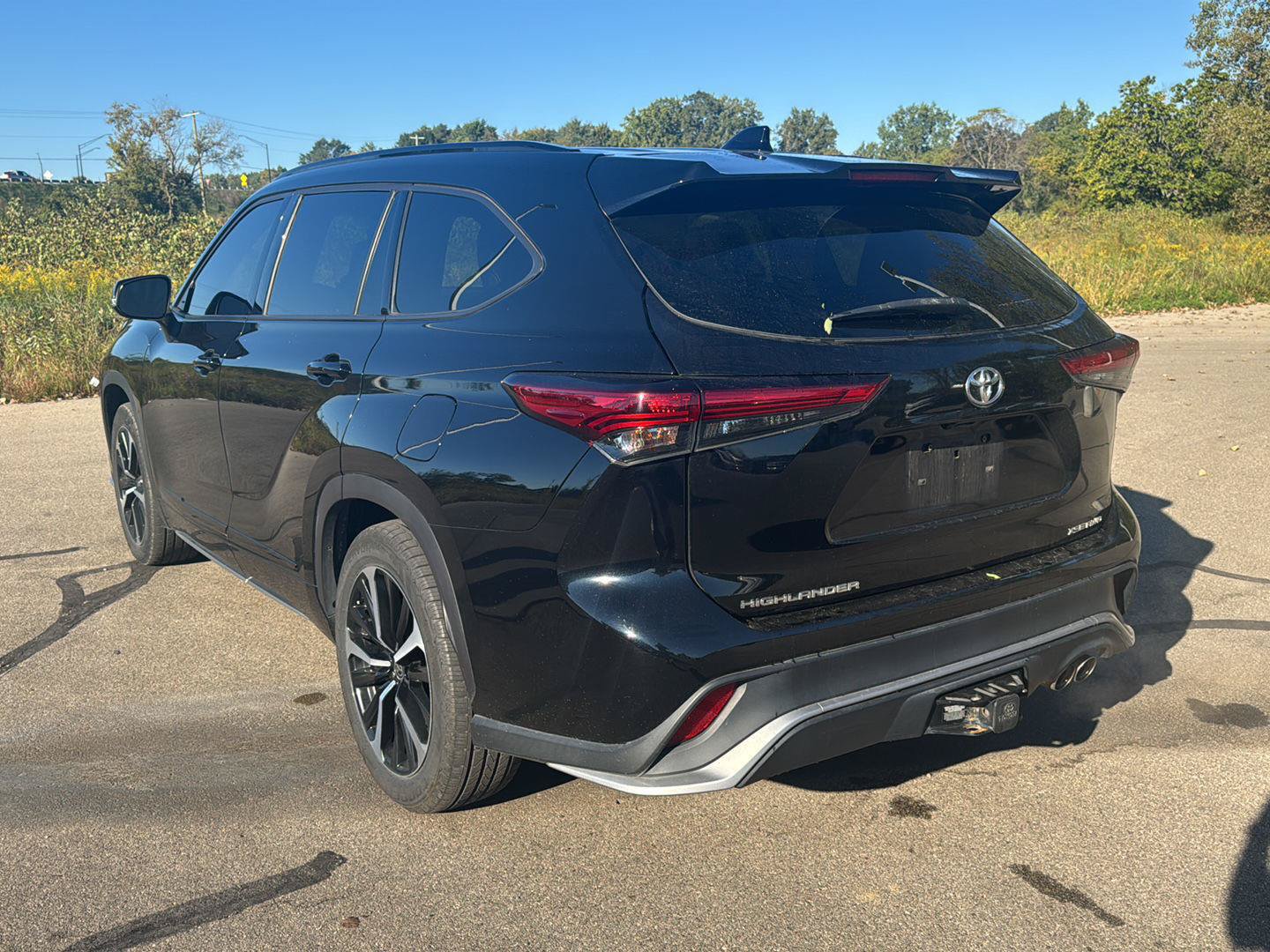 Used 2021 Toyota Highlander XSE AWD/4WD image 3