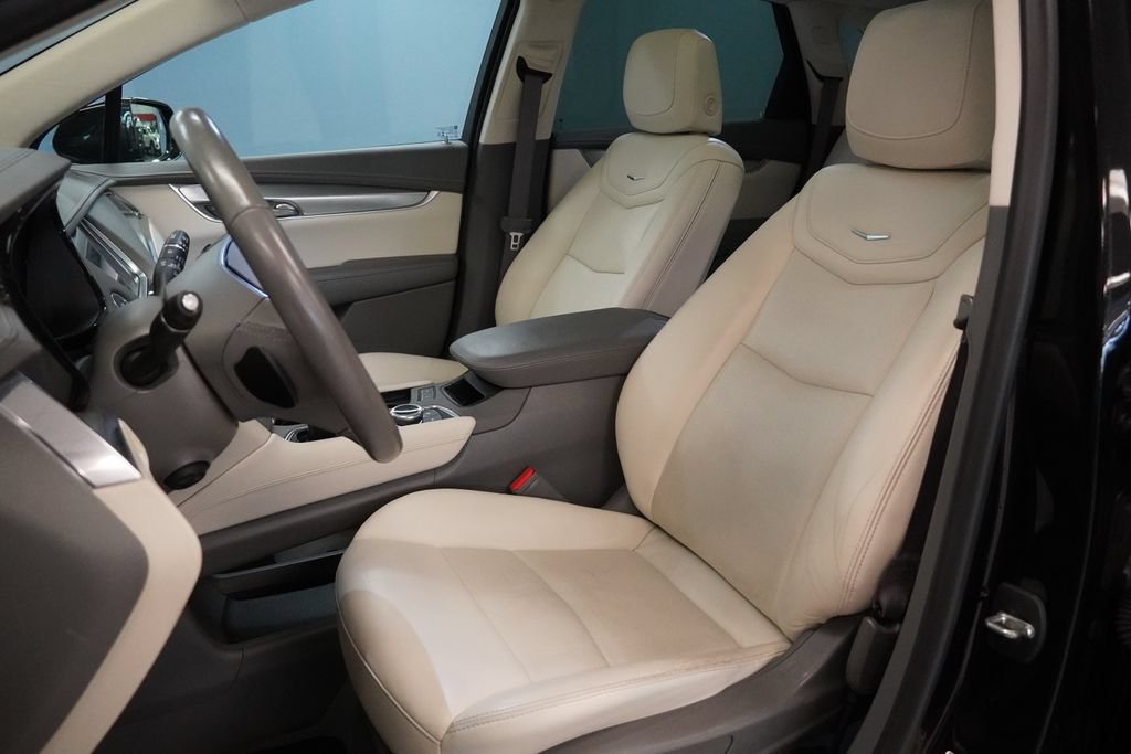 Used 2021 Cadillac XT5 Premium Luxury AWD/4WD image 3