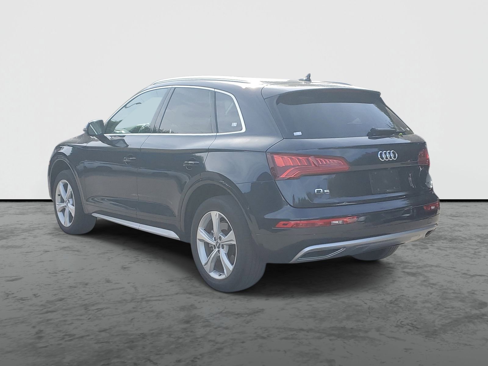 Used 2020 Audi Q5 2.0T Premium w/ Convenience Package AWD/4WD image 3