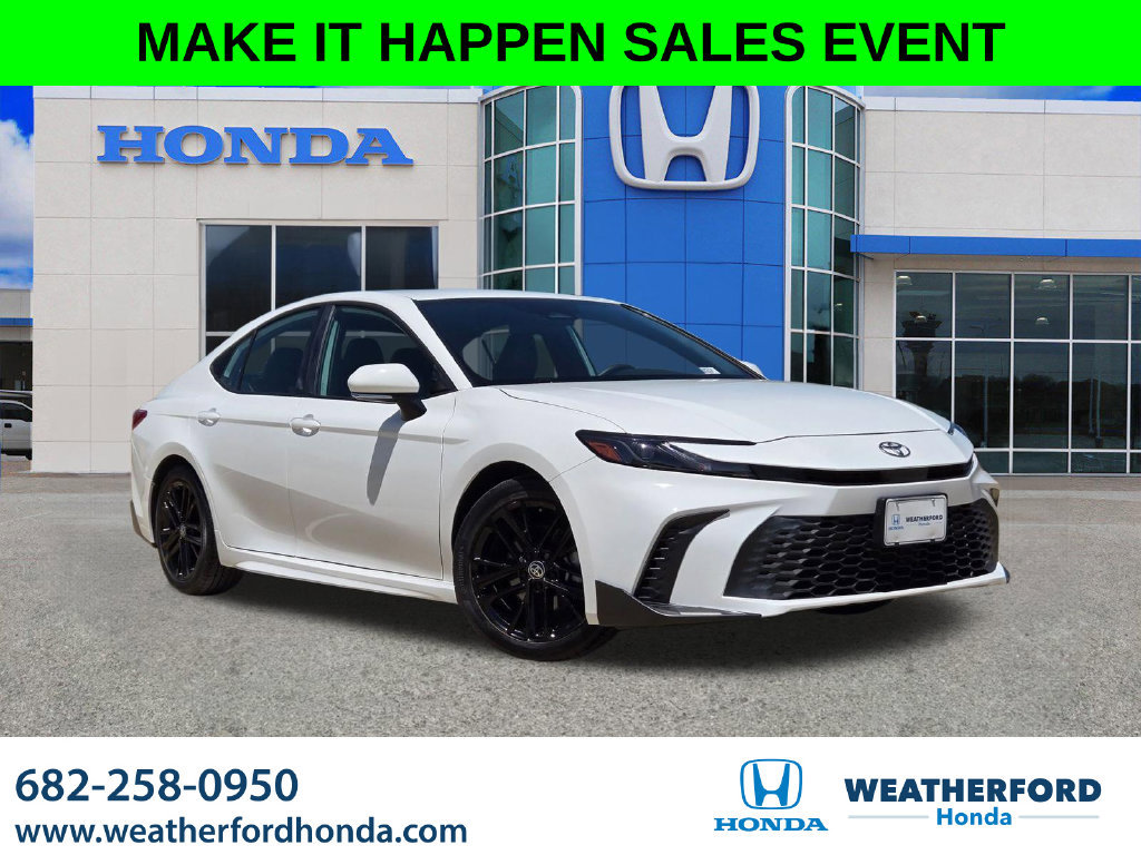 Used 2025 Toyota Camry SE FWD image 1