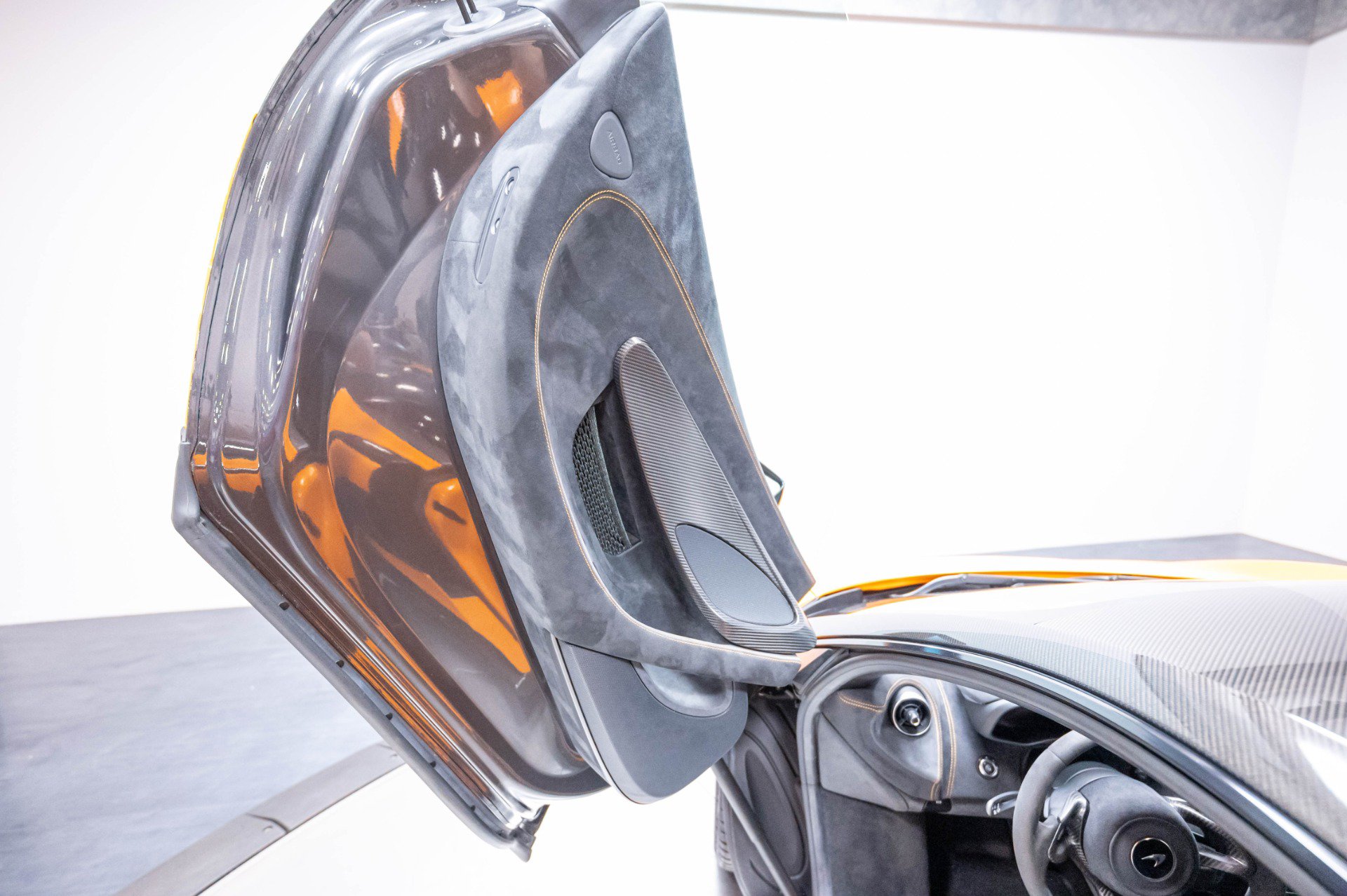 Used 2019 McLaren 600LT RWD image 5