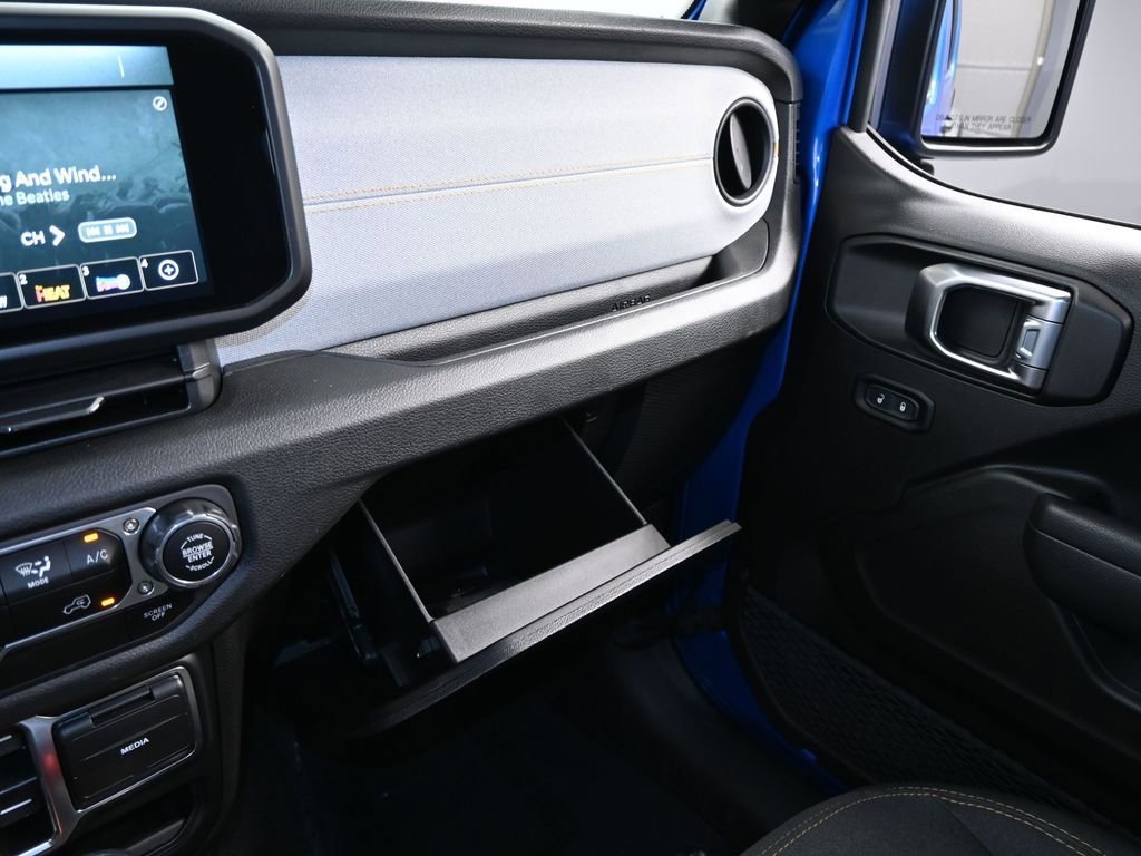 Used 2025 Jeep Wrangler Sport image 32