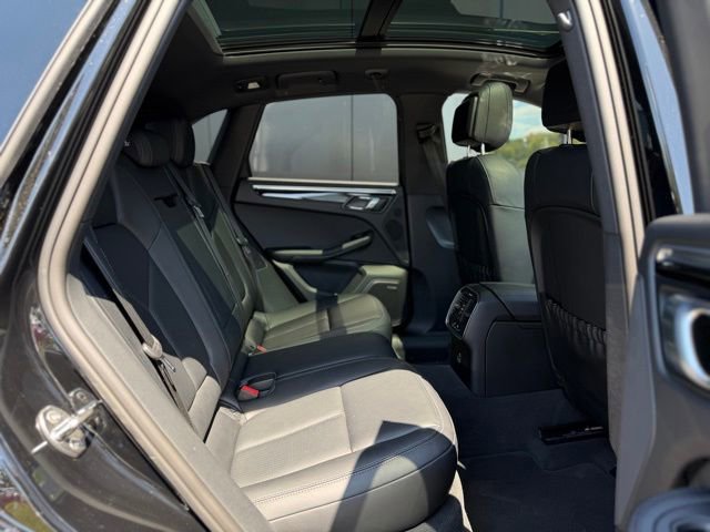 Used 2025 Porsche Macan AWD/4WD image 54