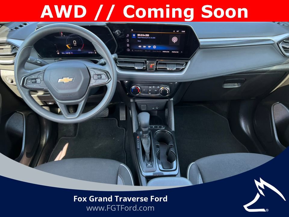 Used 2025 Chevrolet TrailBlazer LT AWD/4WD image 2