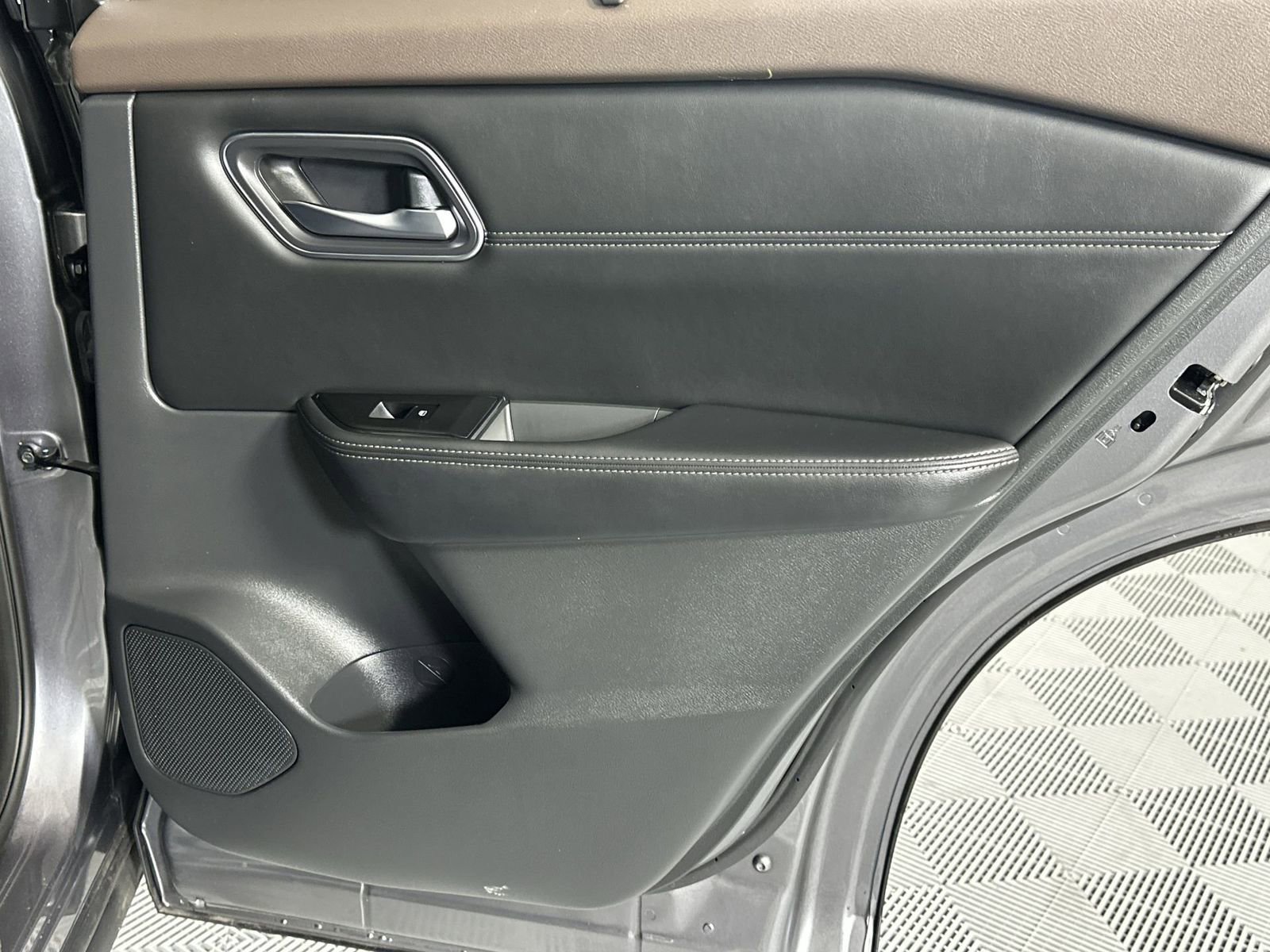 Used 2021 Nissan Rogue SV w/ Premium Package image 30