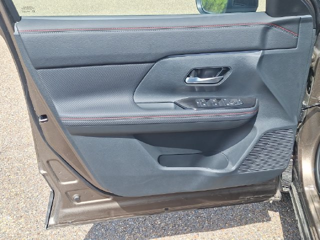 New 2026 Nissan Kicks SR w/ SR Premium Package FWD image 10