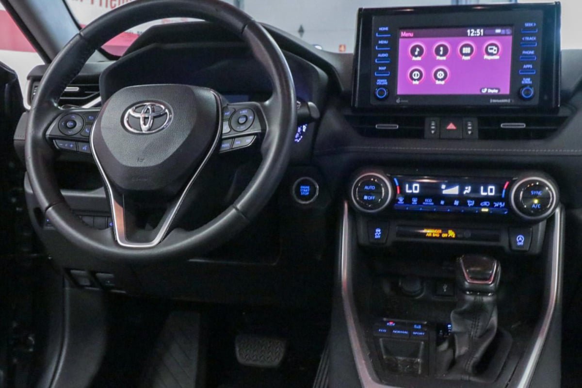Used 2020 Toyota RAV4 XLE Premium FWD image 26