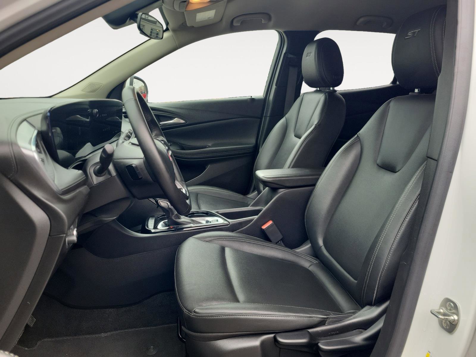 Used 2024 Buick Encore GX Sport Touring image 10