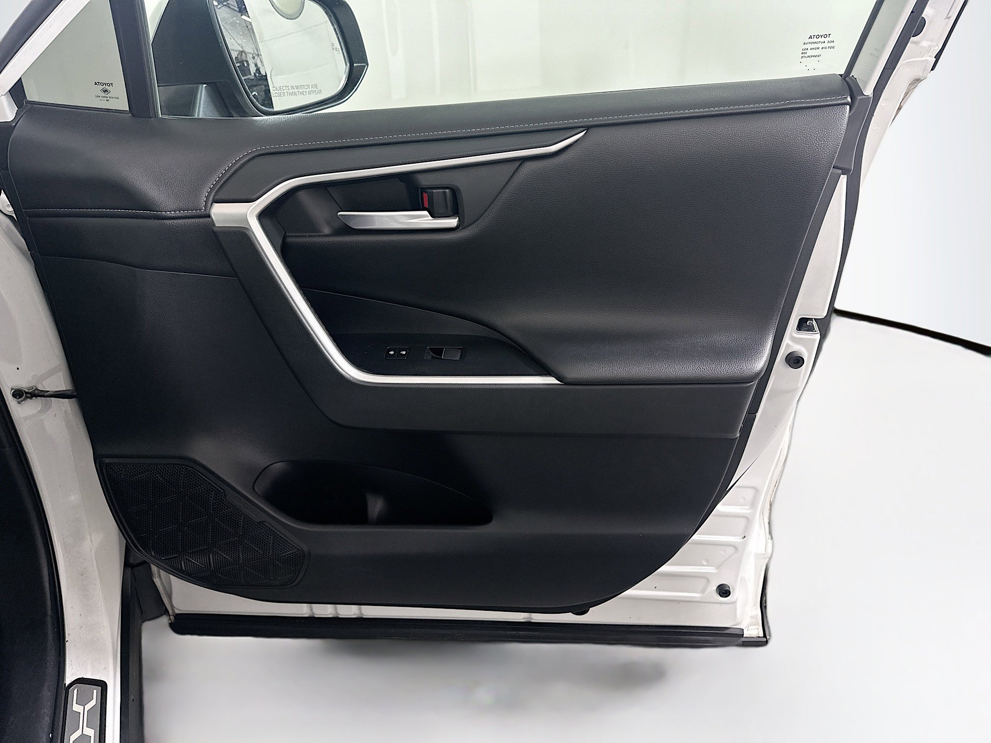 Used 2019 Toyota RAV4 Limited w/ Cold Weather Package FWD image 33