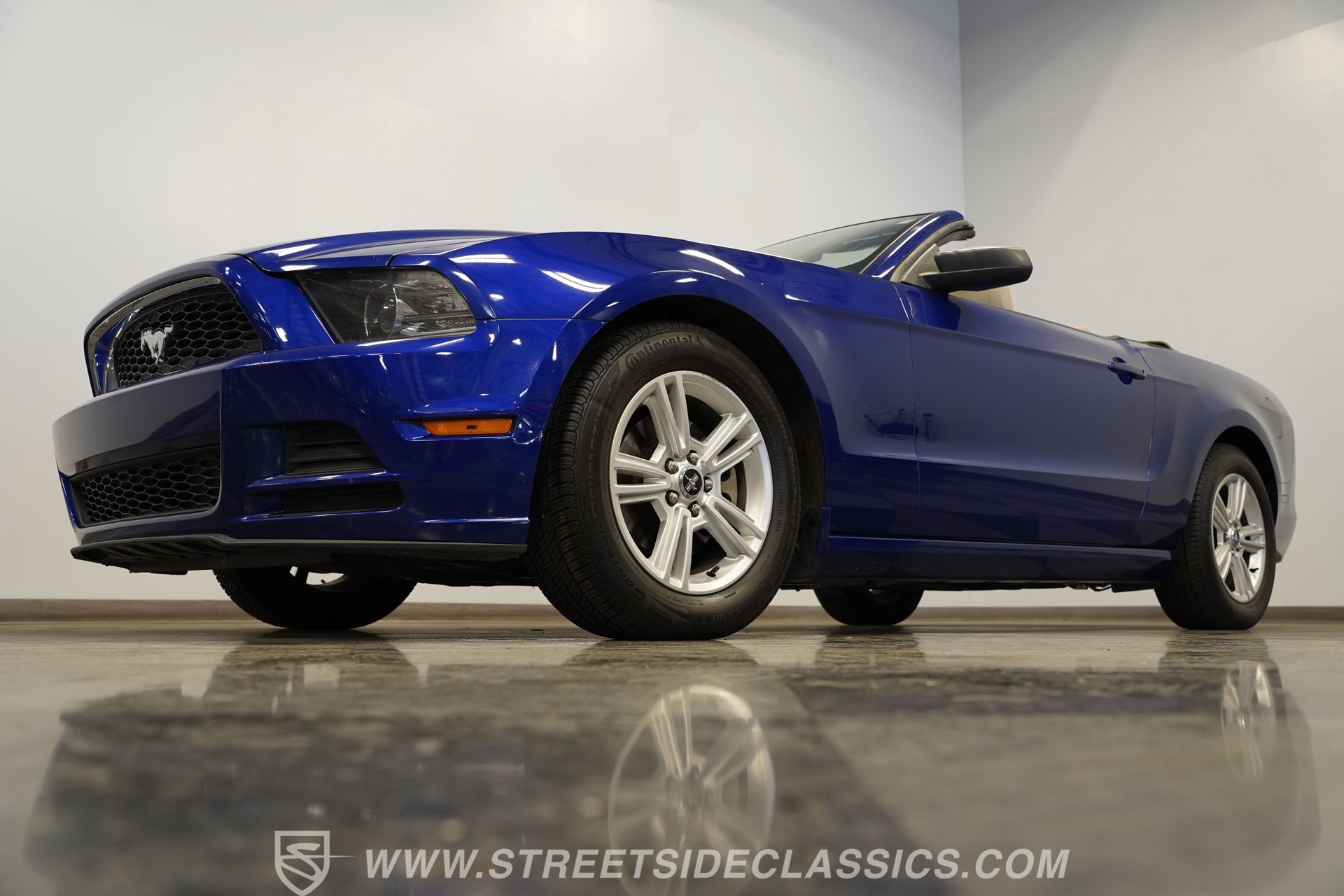 Used 2014 Ford Mustang Convertible RWD image 21