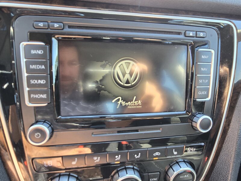Used 2015 Volkswagen Passat 3.6 SEL Premium FWD image 18