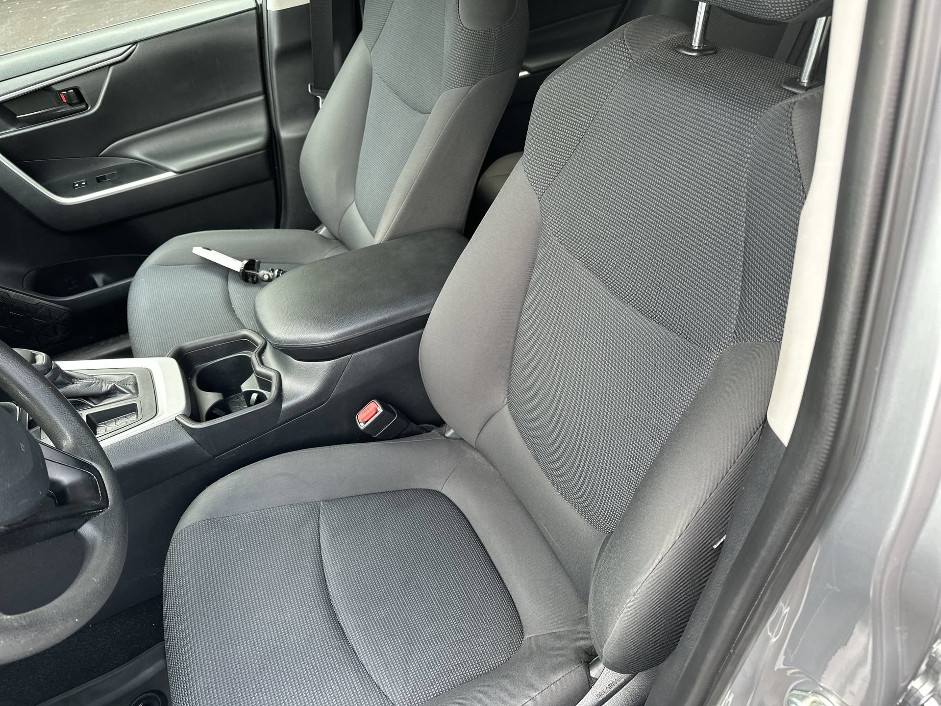 Used 2019 Toyota RAV4 LE FWD image 13