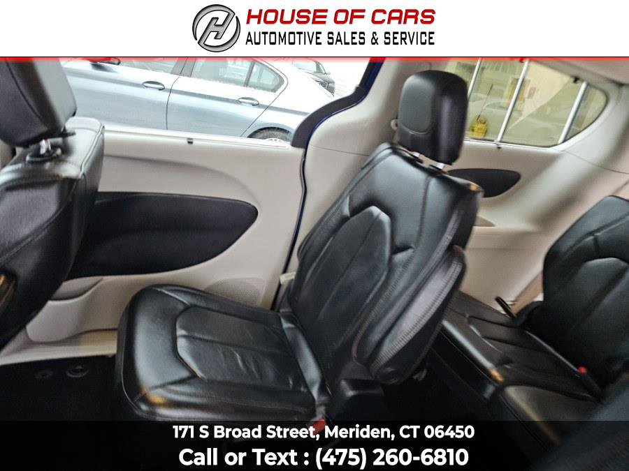 Used 2019 Chrysler Pacifica Touring-L w/ Advanced Safetytec Group image 40