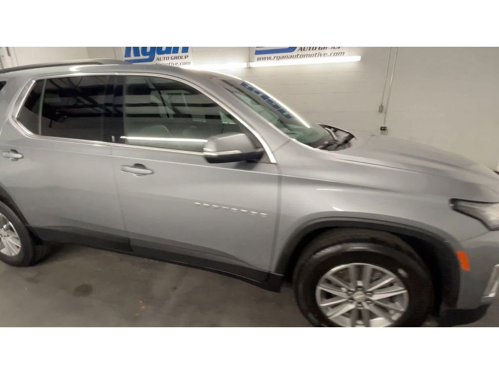 Used 2023 Chevrolet Traverse LT image 2