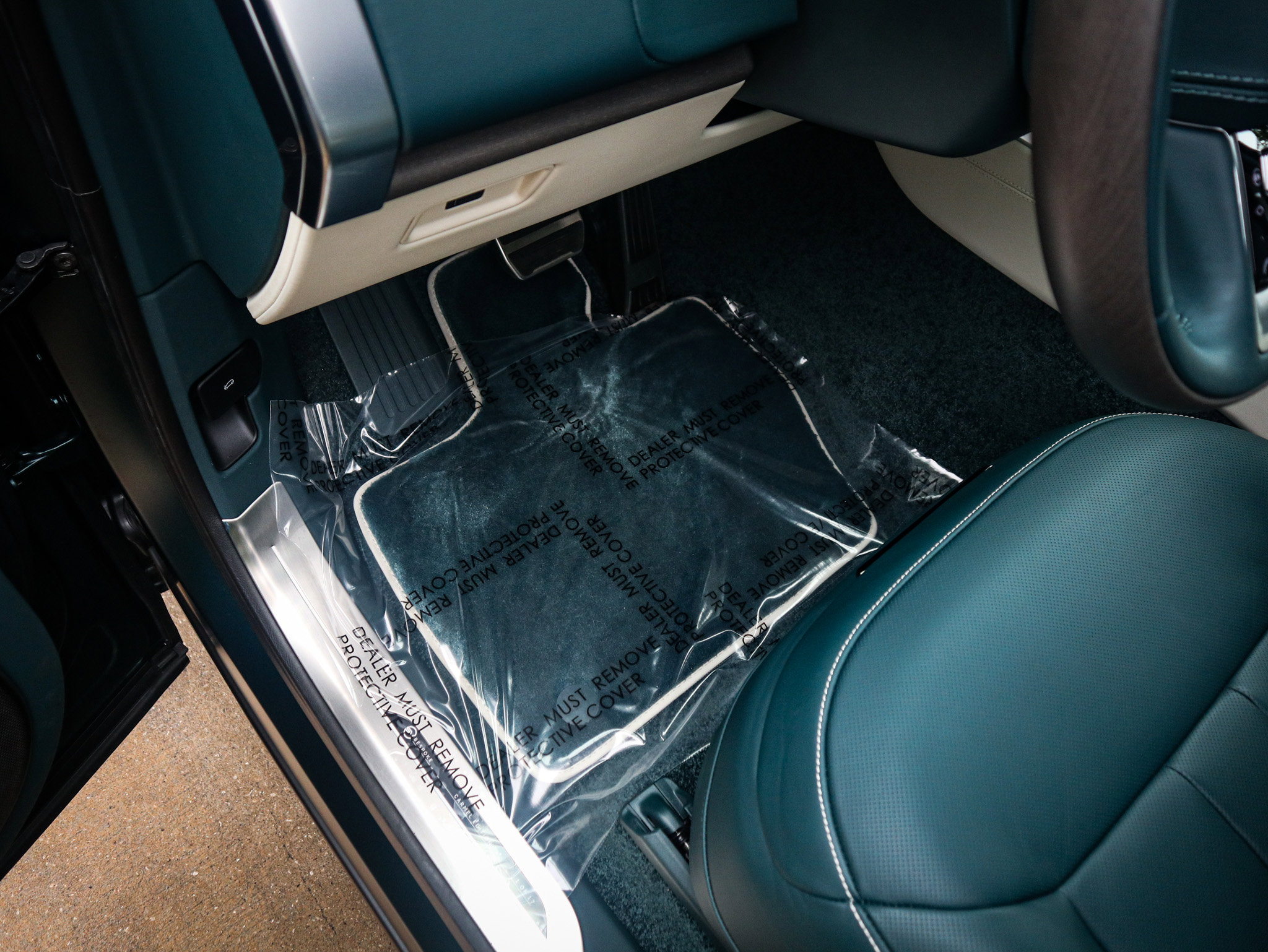 Used 2025 Land Rover Range Rover SV image 20