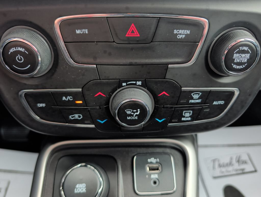 Used 2019 Jeep Compass Latitude w/ Popular Equipment Group AWD/4WD image 14