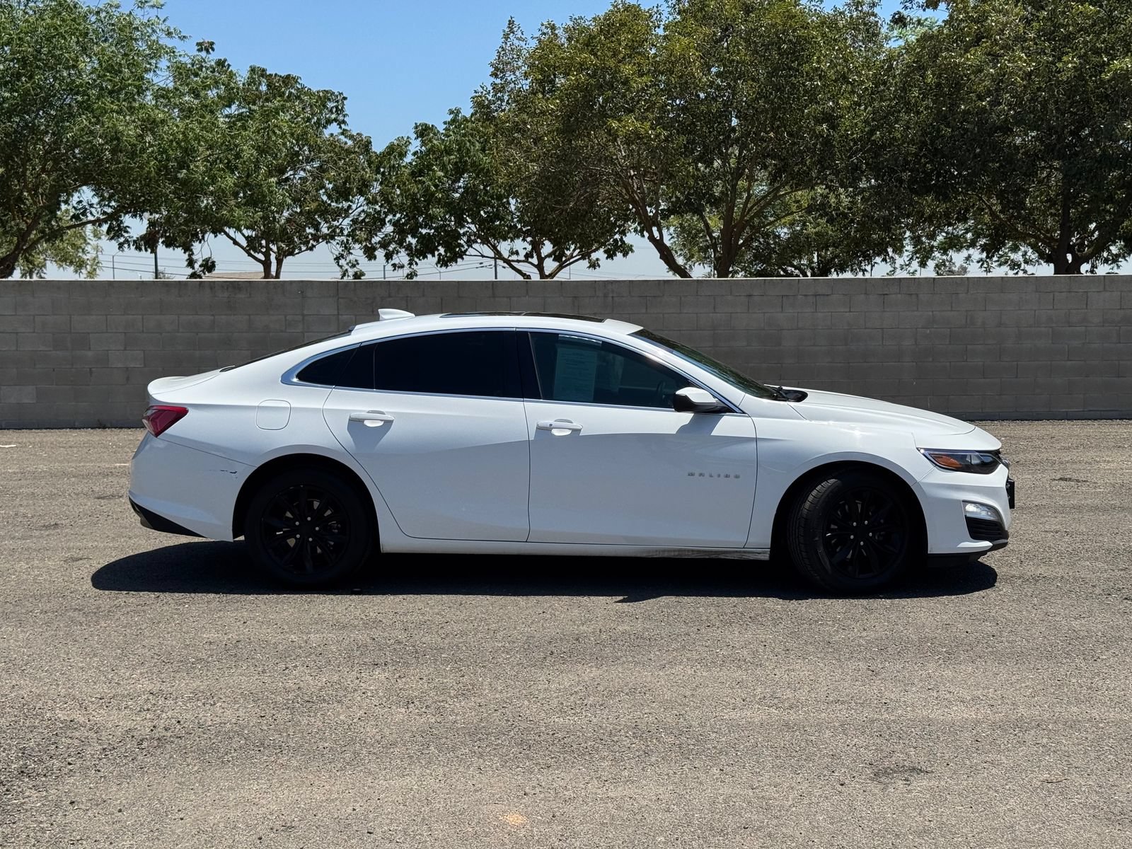 Used 2022 Chevrolet Malibu LT FWD image 2