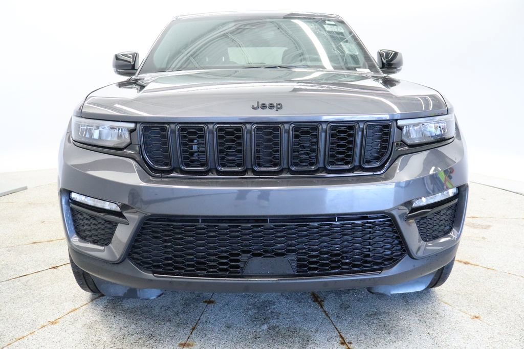 Used 2024 Jeep Grand Cherokee Limited w/ Black Appearance Package AWD/4WD image 10