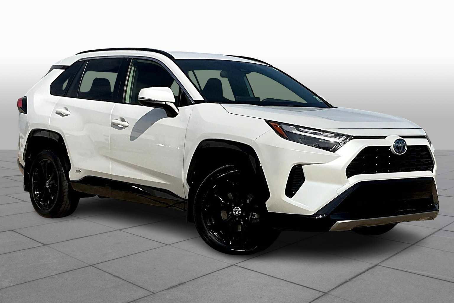 Used 2024 Toyota RAV4 SE image 2