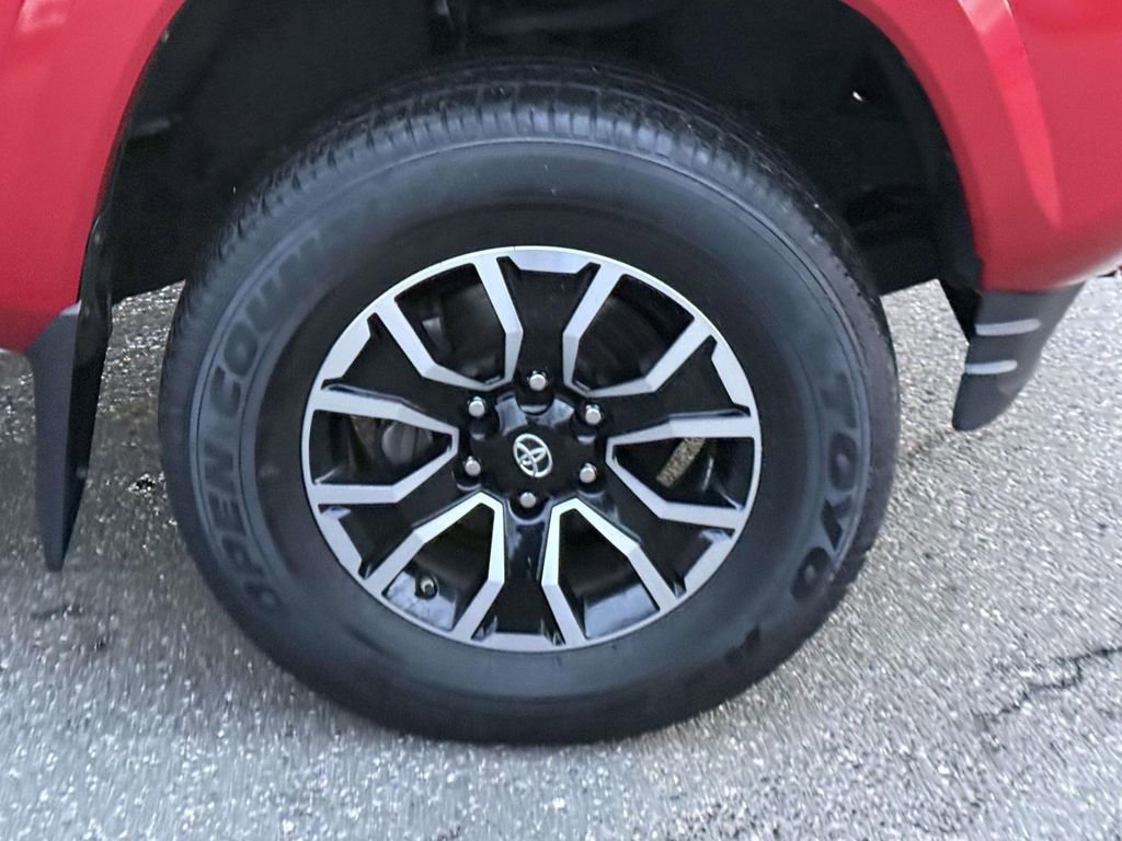 Used 2020 Toyota Tacoma TRD Sport w/ TRD Premium Sport Package AWD/4WD image 6