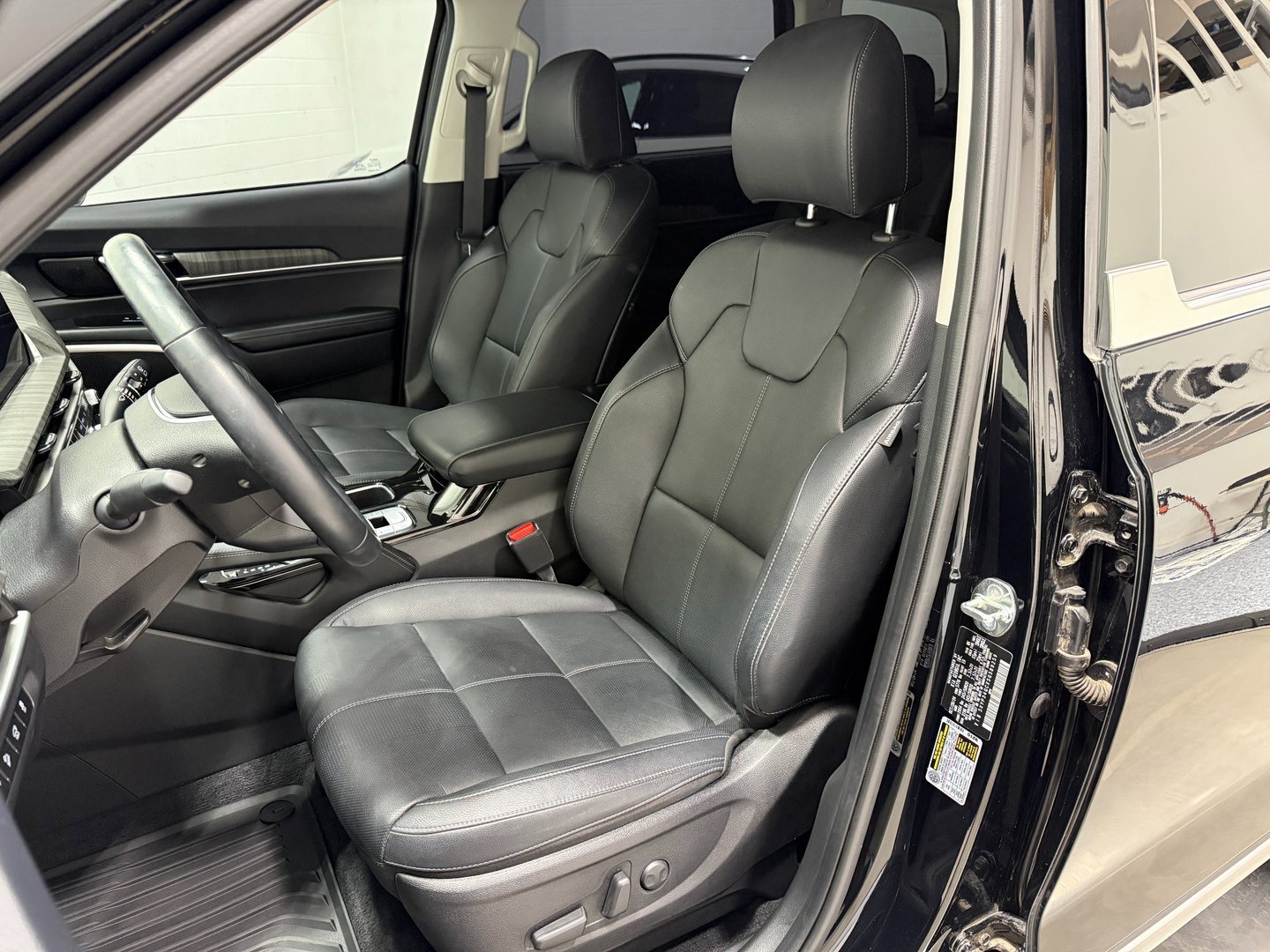 Used 2025 Kia Telluride EX image 10