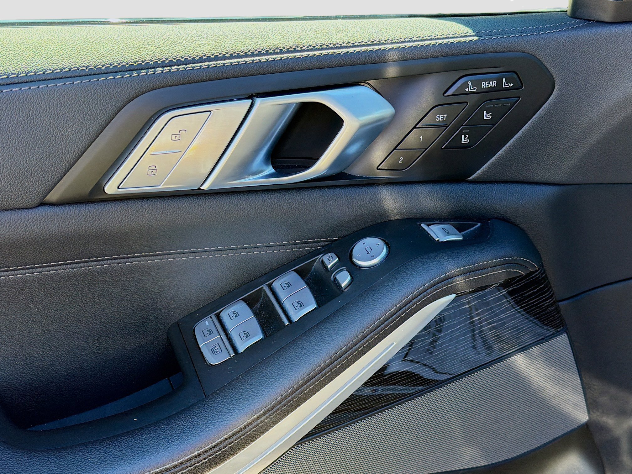 Used 2022 BMW X7 xDrive40i w/ M Sport Package image 24