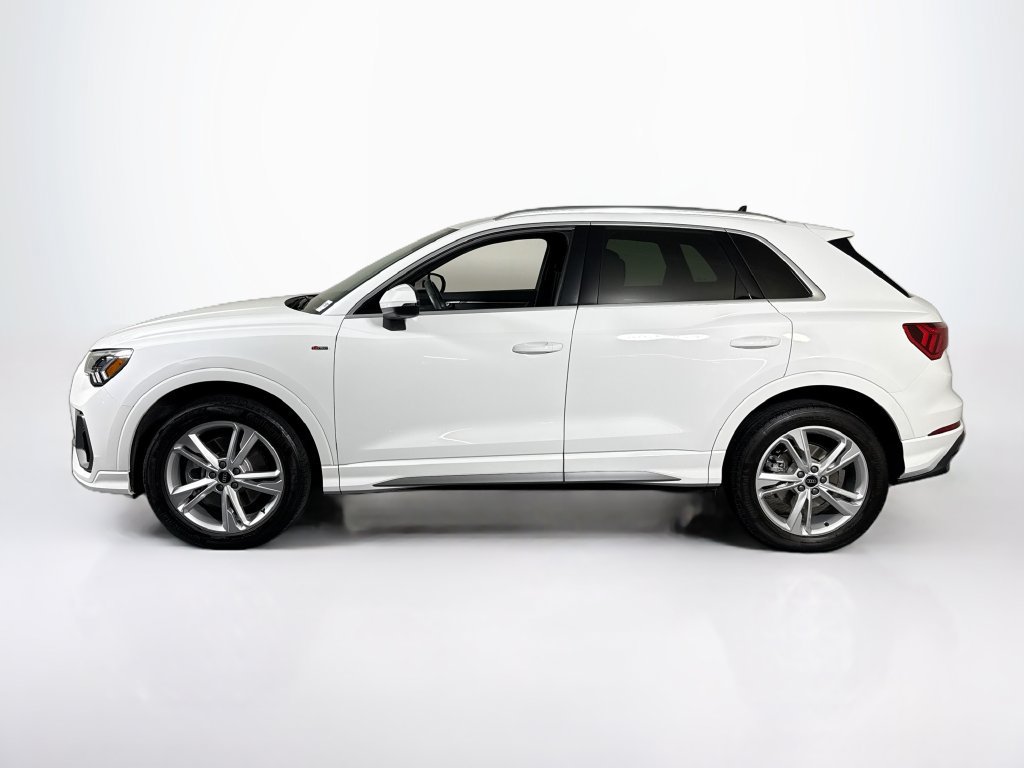 Used 2022 Audi Q3 2.0T Premium Plus w/ Premium Plus Package AWD/4WD image 2