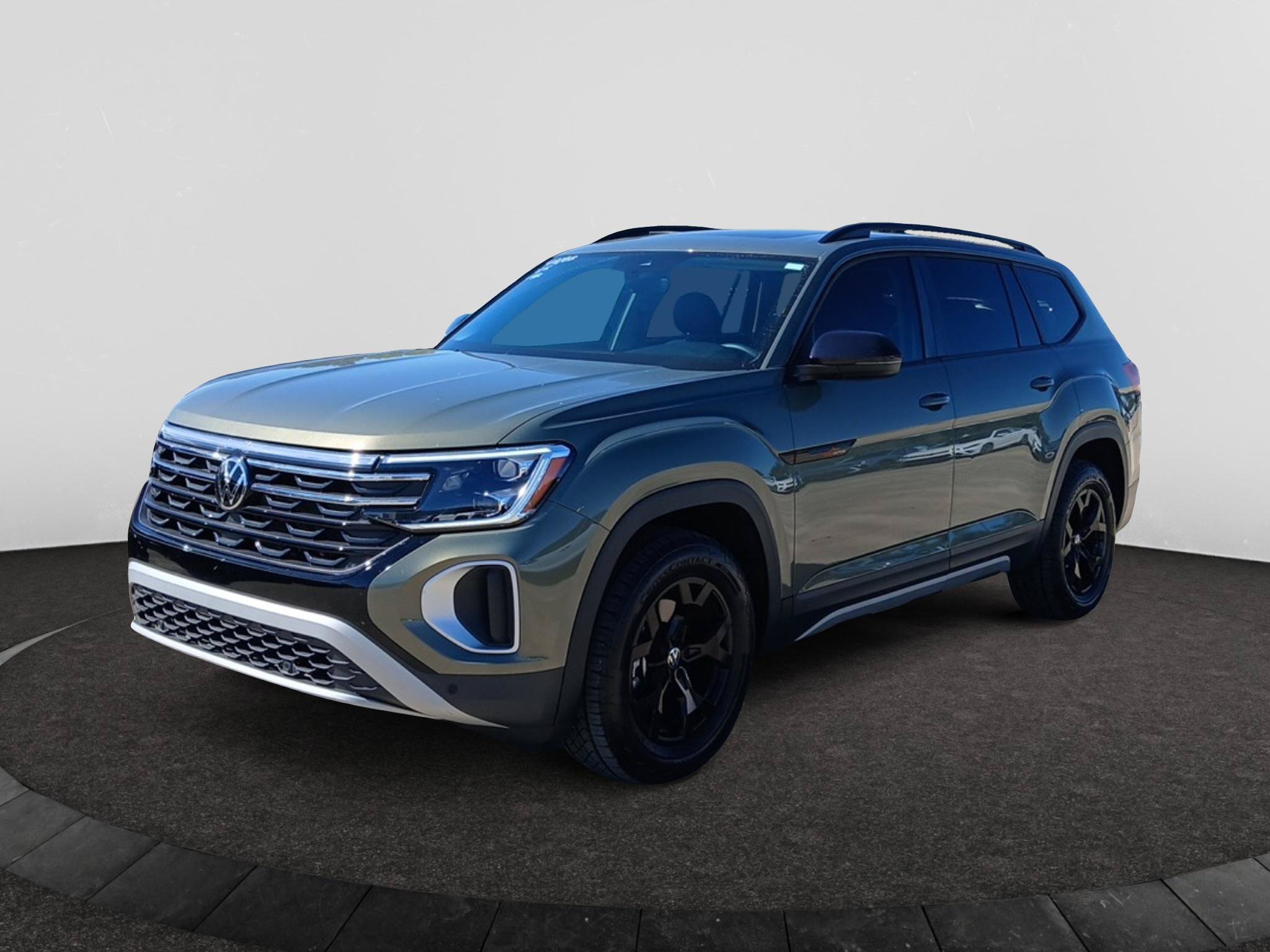 Used 2025 Volkswagen Atlas Peak Edition SE AWD/4WD image 3