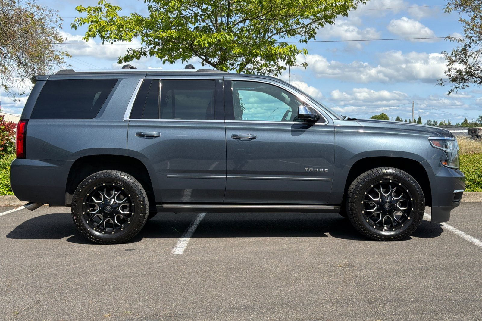 Used 2020 Chevrolet Tahoe Premier w/ Premier Plus Edition AWD/4WD image 3