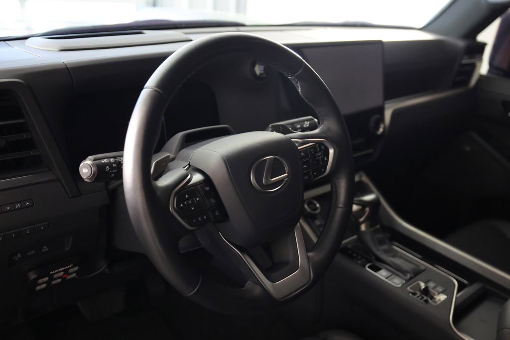 Used 2024 Lexus GX 550 AWD/4WD image 17