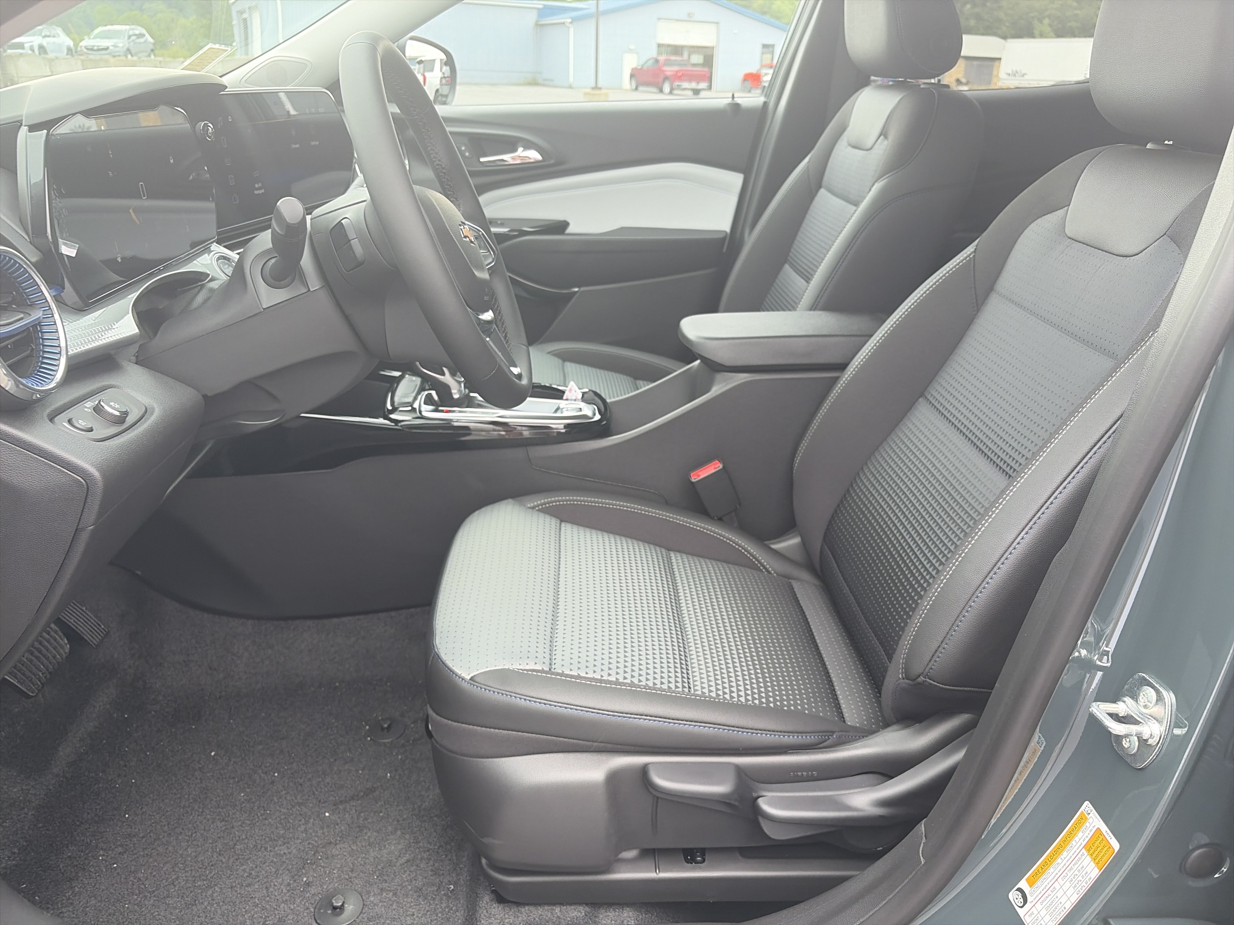 New 2026 Chevrolet Trax LT w/ LT Convenience Package FWD image 5