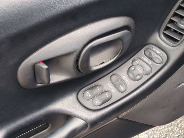 Used 2004 Chevrolet Corvette Convertible w/ Preferred Equipment Group image 10