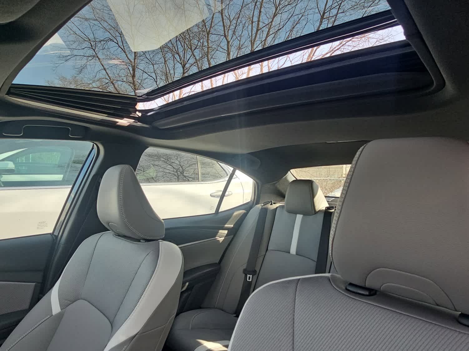 Used 2025 Toyota Camry SE w/ Multimedia Upgrade Package image 6