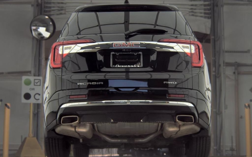 Used 2021 GMC Acadia Denali w/ Denali Ultimate Package AWD/4WD image 4