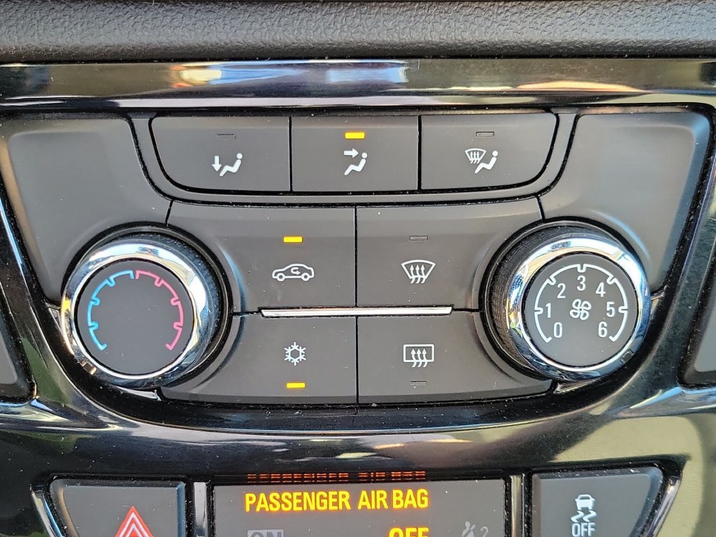 Used 2022 Buick Encore Preferred AWD/4WD image 25