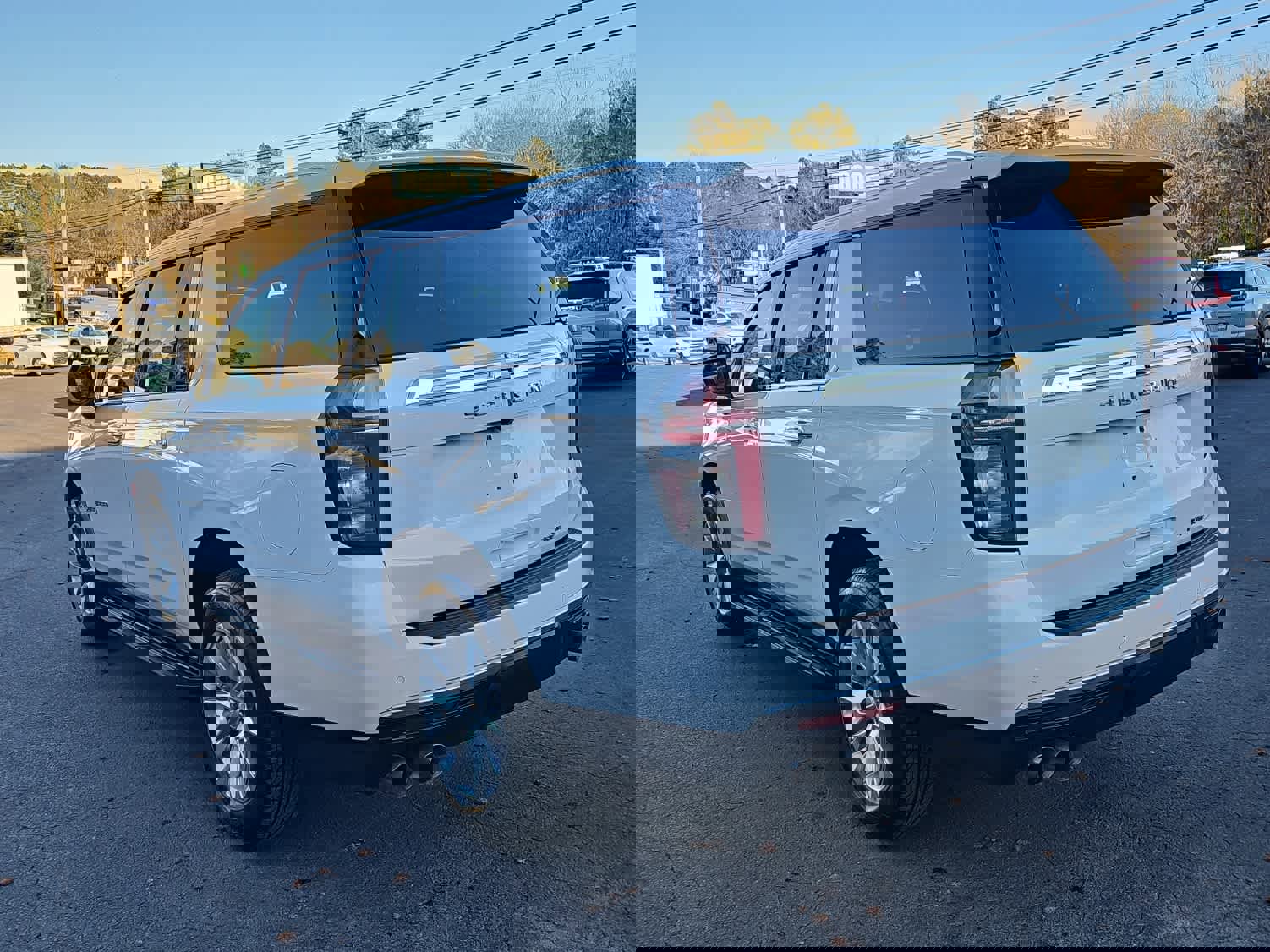 Used 2023 Chevrolet Suburban Premier image 5