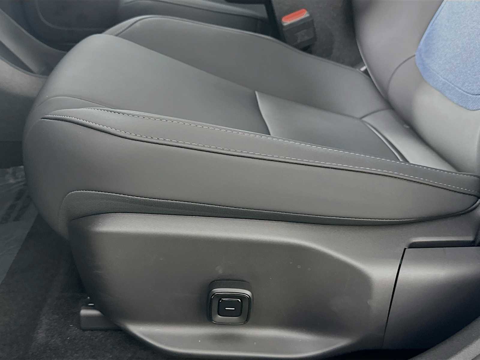 Used 2025 Volvo EX30 Ultra w/ Protection Package Premier image 18