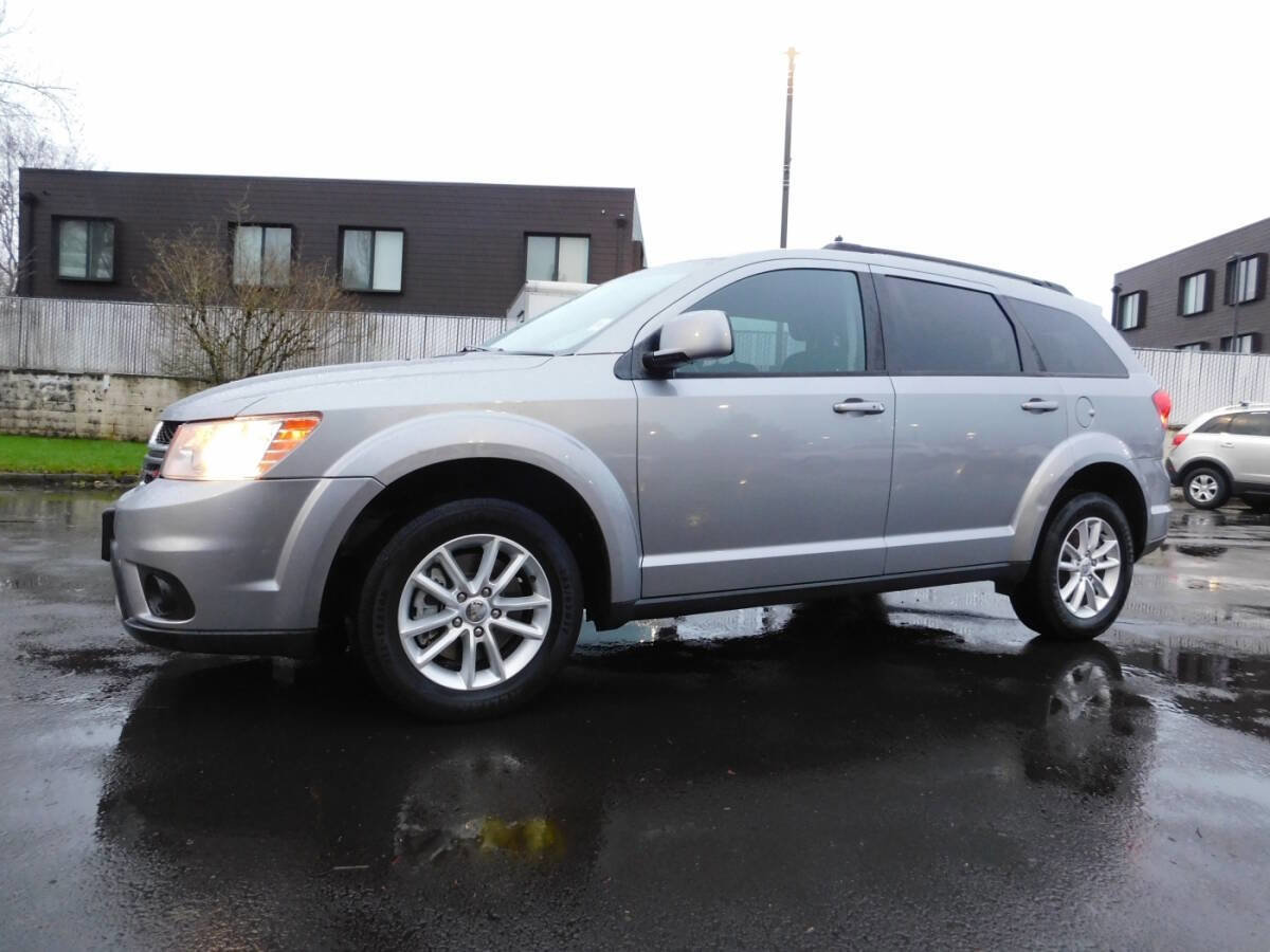 Used 2017 Dodge Journey SXT w/ Comfort/Convenience Group FWD image 4