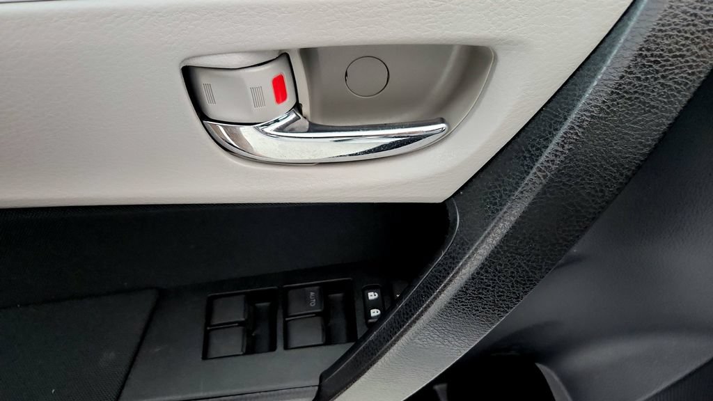 Certified 2019 Toyota Corolla LE FWD image 23