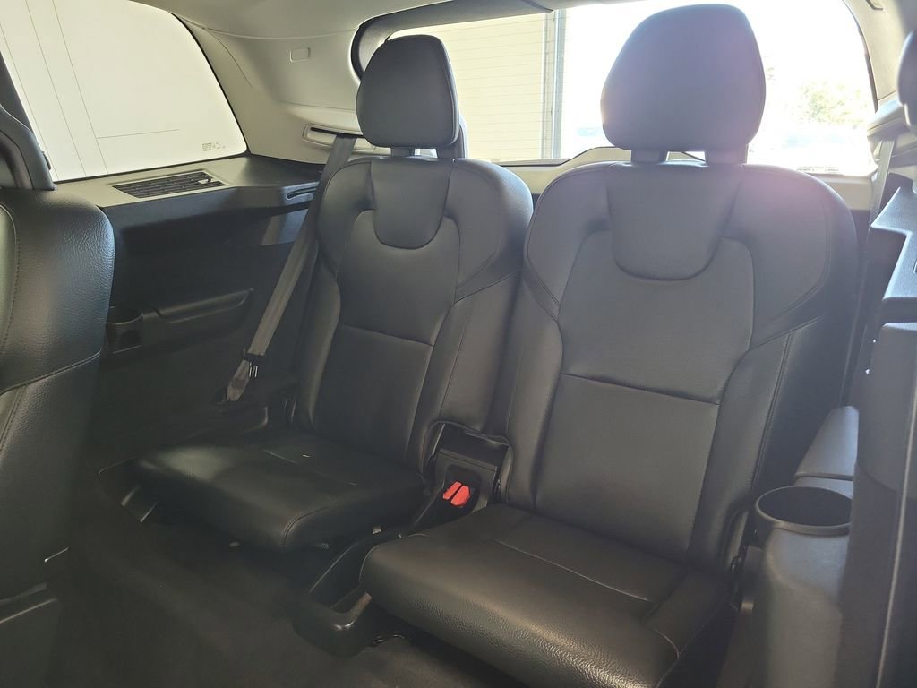 Used 2023 Volvo XC90 B6 Plus image 13