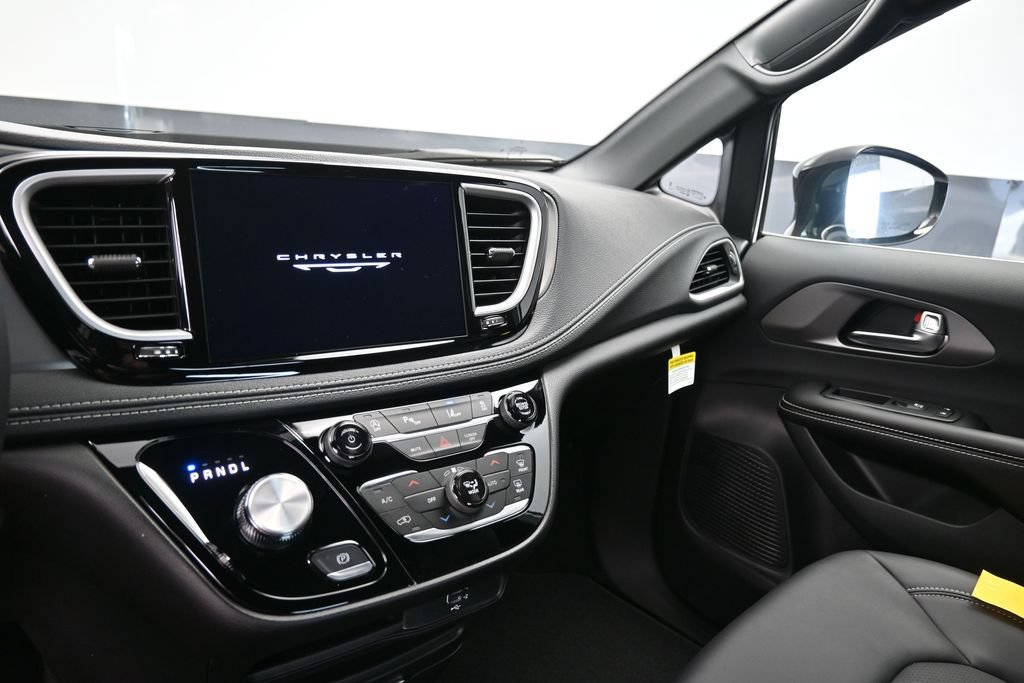New 2027 Chrysler Pacifica Select w/ Family Tech Group FWD image 16