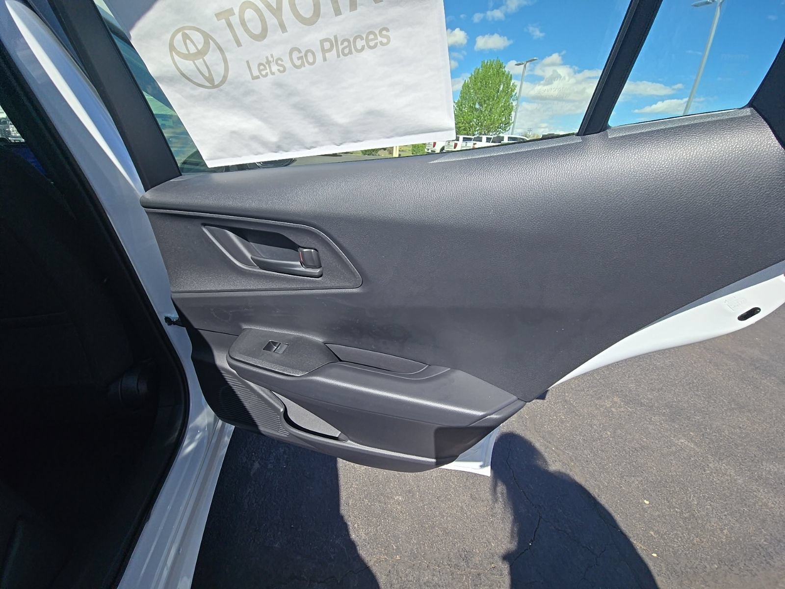 New 2025 Toyota Prius Plug-In Hybrid FWD image 34