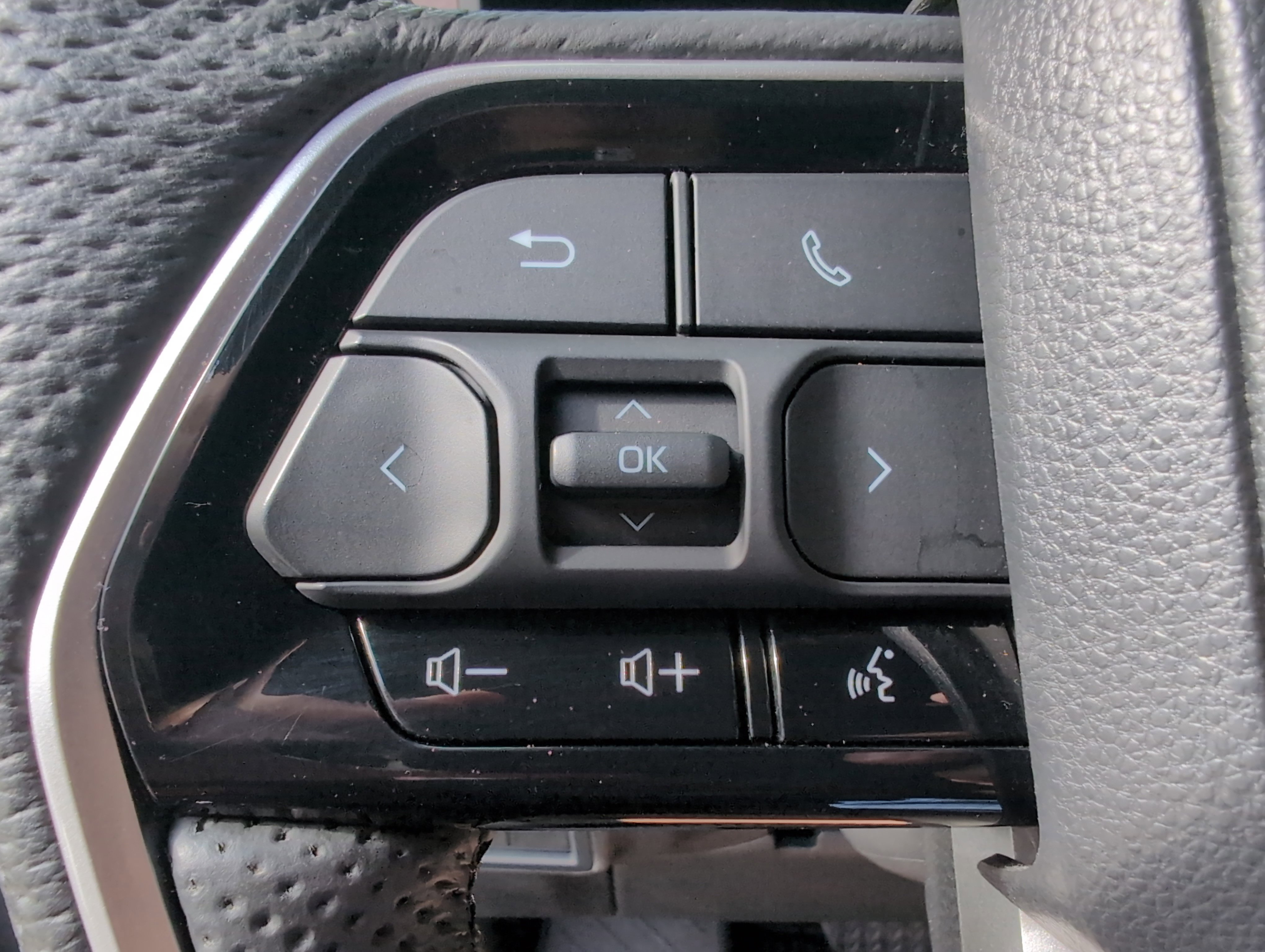 Certified 2025 Toyota Sequoia Capstone AWD/4WD image 19