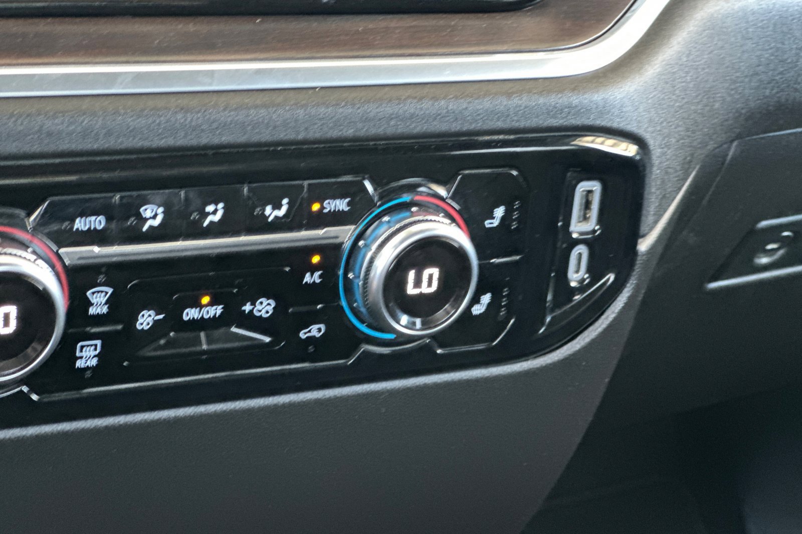 Used 2024 GMC Sierra 1500 SLT image 28