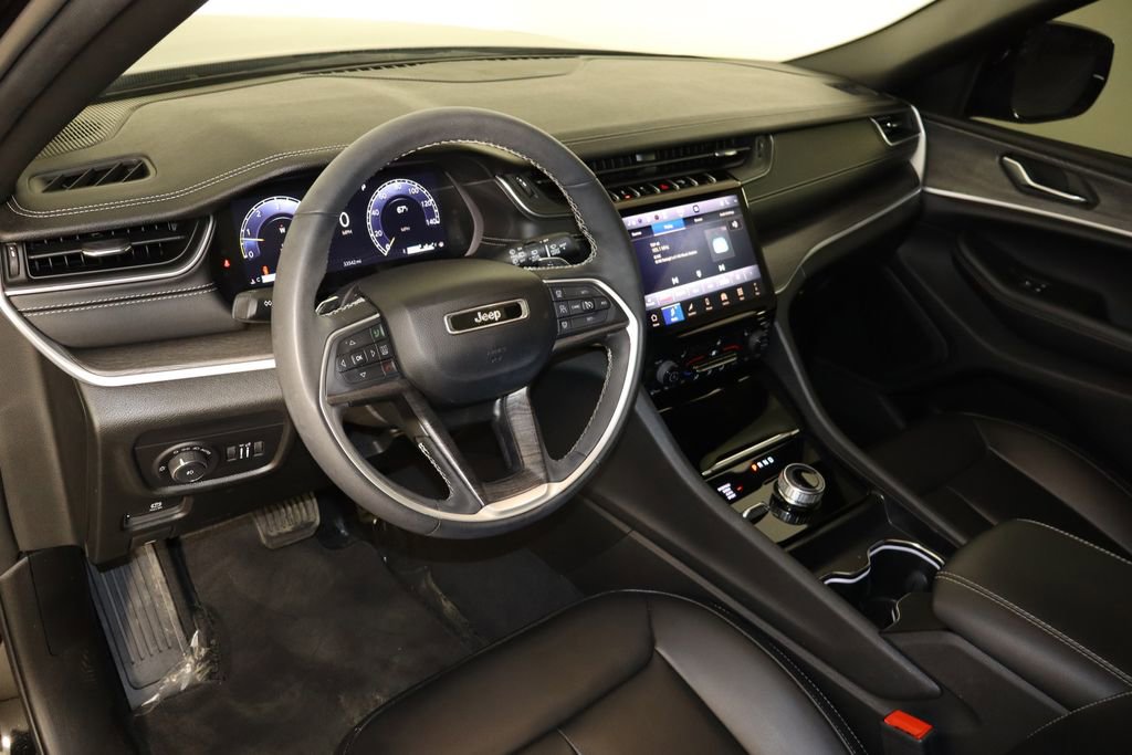 Used 2024 Jeep Grand Cherokee Limited w/ Black Appearance Package image 28