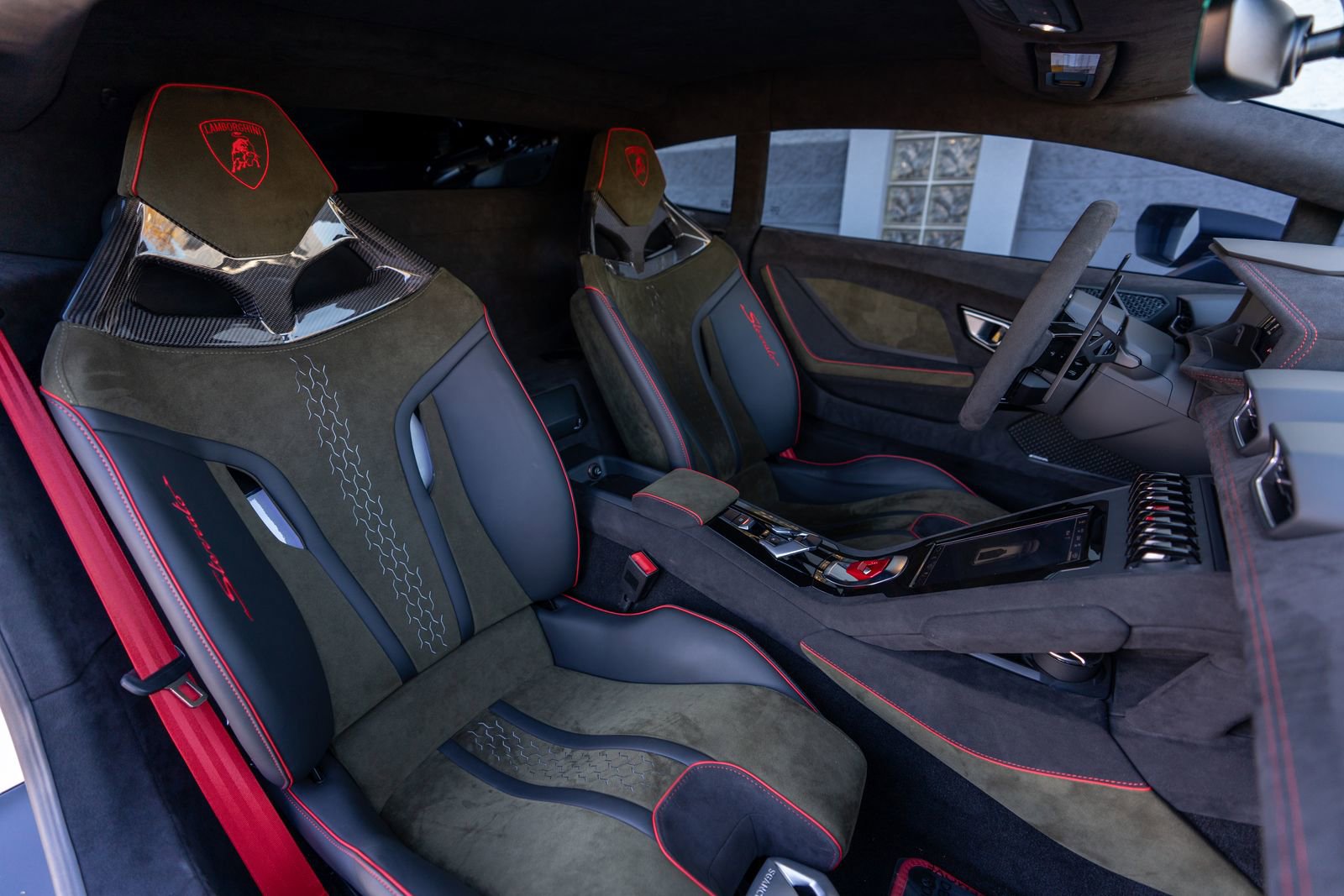 Used 2024 Lamborghini Huracan Sterrato image 43