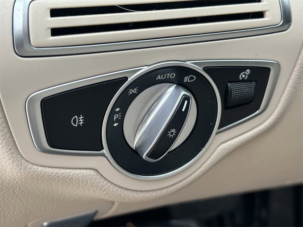 Used 2021 Mercedes-Benz C 300 Sedan image 27